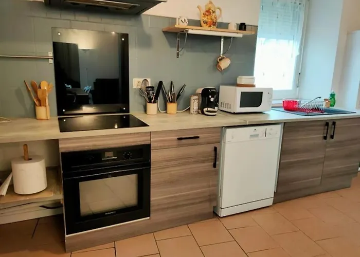 Meublé 3 étoiles Dans Un Petit Village Du Gers *