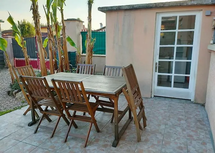 Appartement Meublé 3 étoiles Dans Un Petit Village Du Gers *