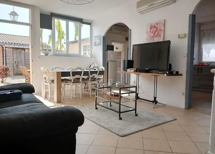 Appartement Meublé 3 étoiles Dans Un Petit Village Du Gers *