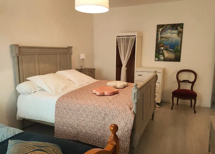 Meublé 3 étoiles Dans Un Petit Village Du Gers *