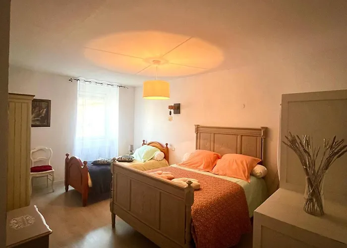 Meublé 3 étoiles Dans Un Petit Village Du Gers *