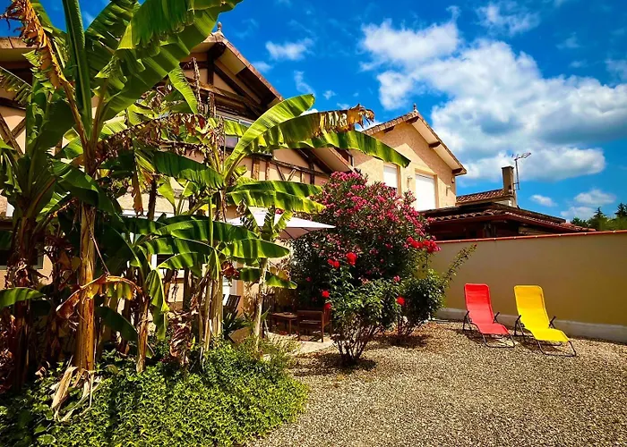 Appartement Meublé 3 étoiles Dans Un Petit Village Du Gers *